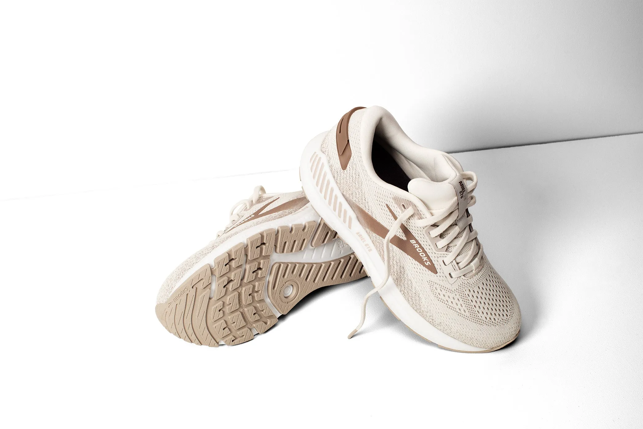 WOMEN'S BROOKS ARIEL GTS 24 1204141B135 COLOR: COCONUT/CHATEAU/PORTABELLA